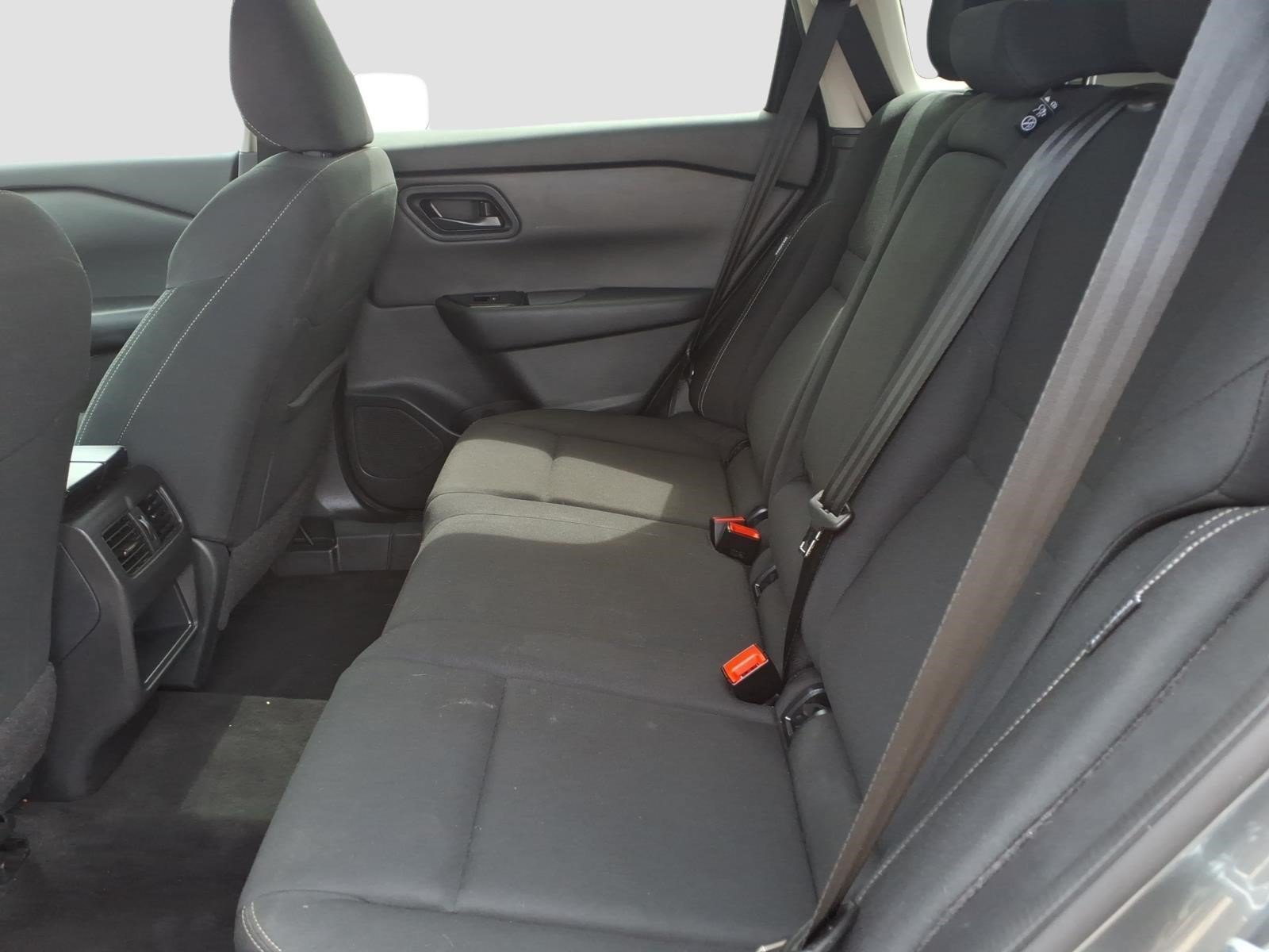 Used 2024 Nissan Rogue S AWD/4WD image 14