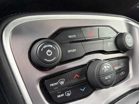 Used 2019 Dodge Challenger SXT image 38