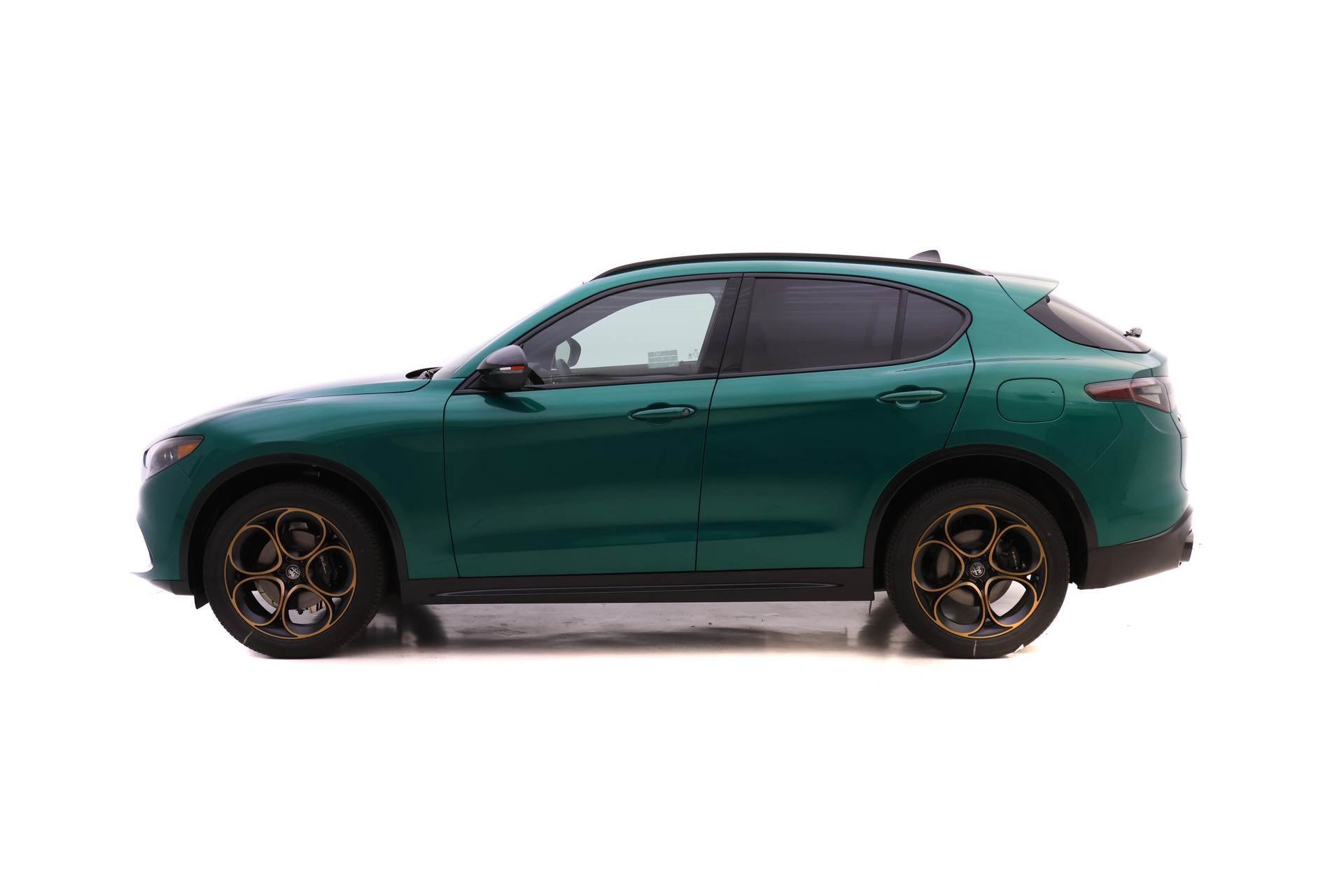 New 2025 Alfa Romeo Stelvio Sprint w/ Convenience Pack AWD/4WD image 3