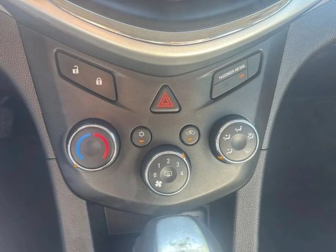 Used 2020 Chevrolet Sonic LT FWD image 28