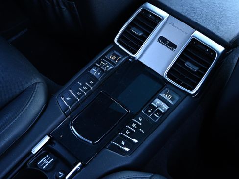 Used 2016 Porsche Panamera S image 29