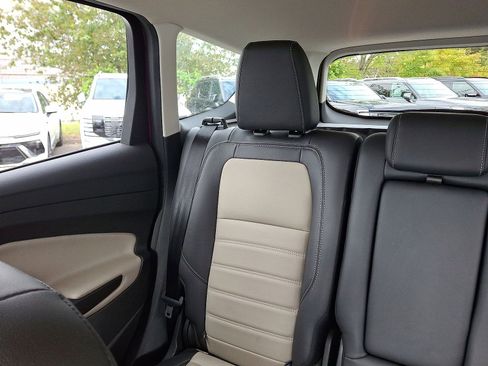 Used 2019 Ford Escape SEL image 12