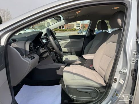 Used 2020 Hyundai Elantra SE w/ Cargo Package (C1) FWD image 13