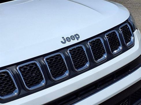 Used 2024 Jeep Compass Latitude AWD/4WD image 28