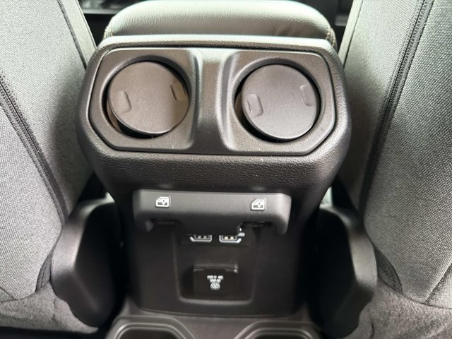 Used 2026 Jeep Wrangler Unlimited Sahara AWD/4WD image 20