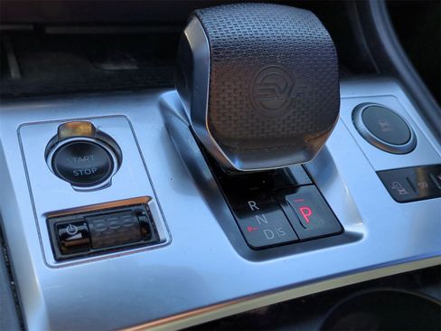 Used 2022 Jaguar F-PACE SVR image 16