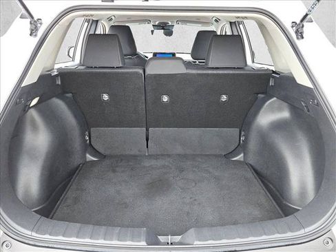 Used 2025 Toyota Corolla Cross LE FWD image 6