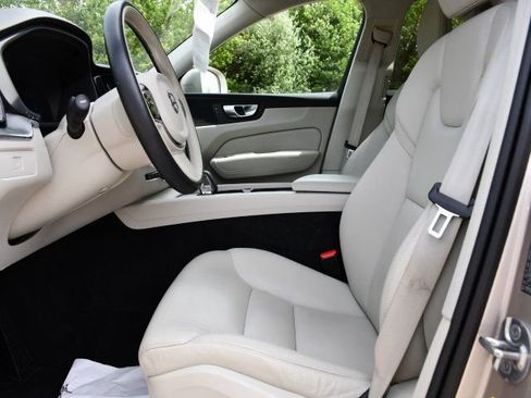 Certified 2023 Volvo XC60 B5 Core w/ Climate Package AWD/4WD image 11