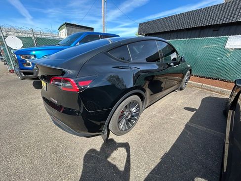 Used 2023 Tesla Model Y Performance image 4
