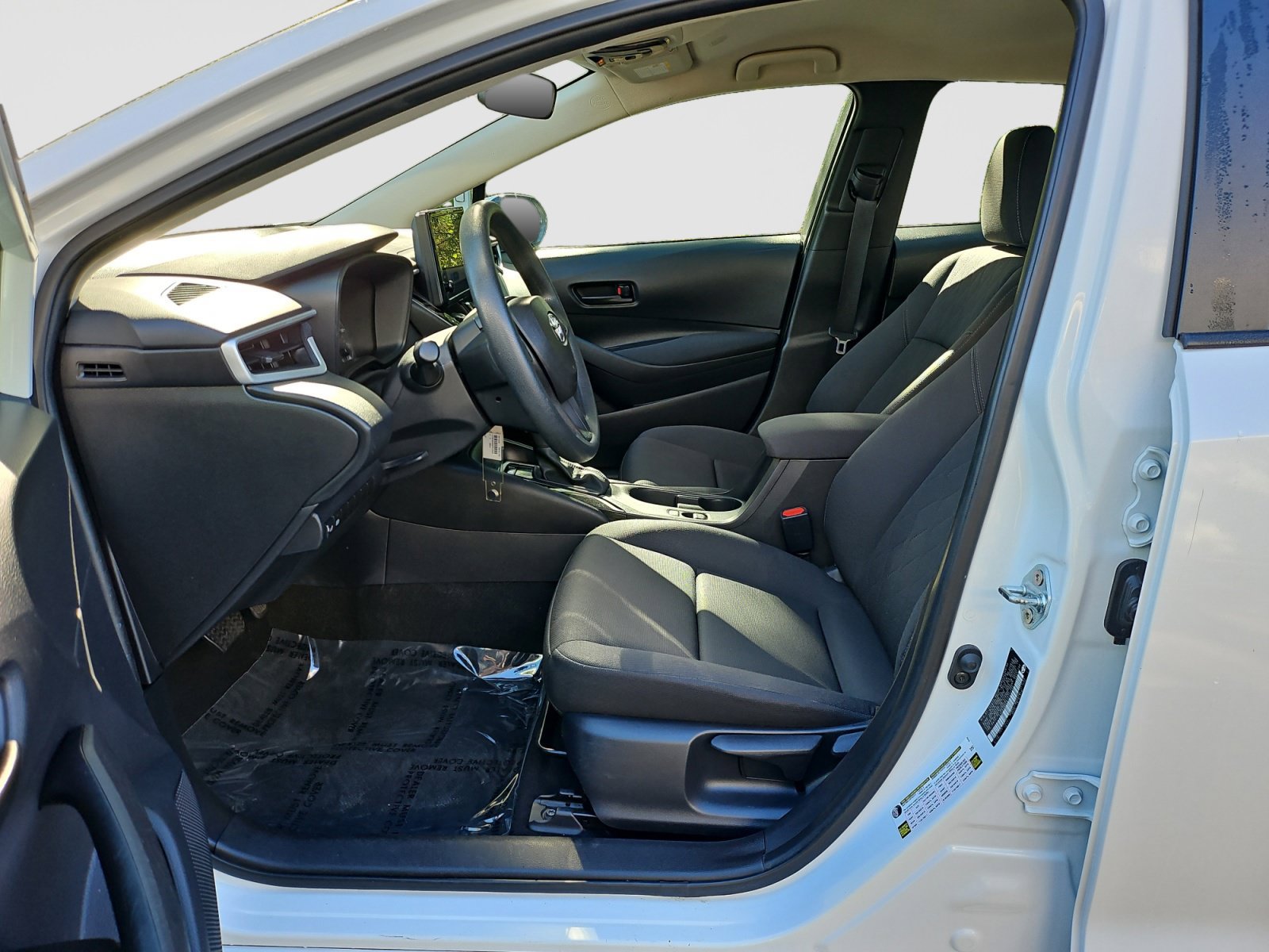 Used 2025 Toyota Corolla LE FWD image 22