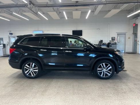 Used 2017 Honda Pilot Elite image 4