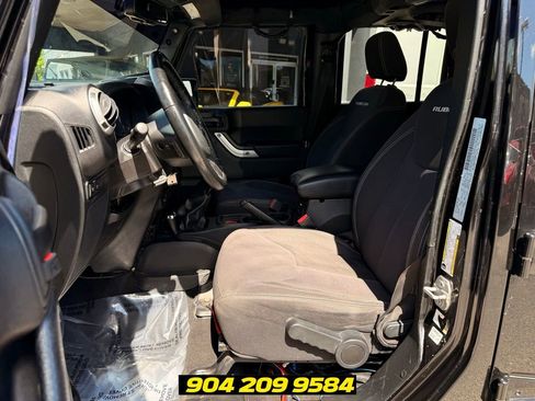 Used 2017 Jeep Wrangler Unlimited Rubicon w/ Connectivity Group AWD/4WD image 18