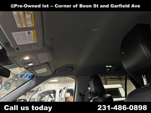 Used 2023 Ford Explorer Limited AWD/4WD image 13