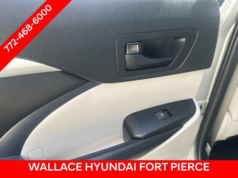 Used 2019 Toyota Highlander Plus AWD/4WD image 16