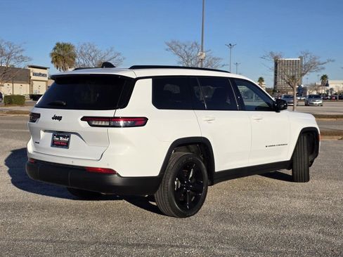 Used 2023 Jeep Grand Cherokee L Laredo image 5