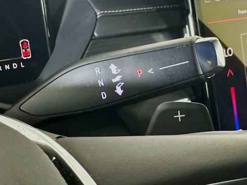 Used 2025 GMC Acadia Elevation image 25