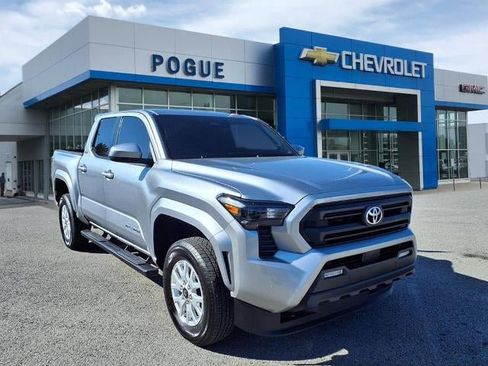 Used 2025 Toyota Tacoma SR image 1