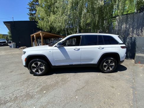 Used 2024 Jeep Grand Cherokee Limited 4xe AWD/4WD image 3