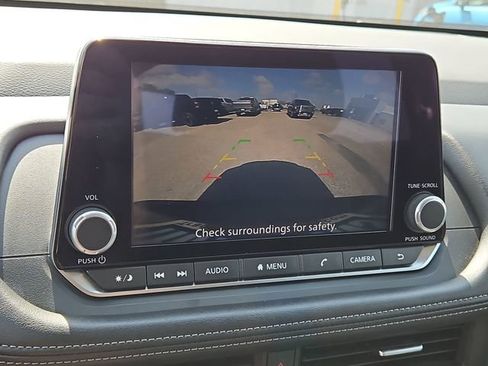 Used 2024 Nissan Rogue SV image 15