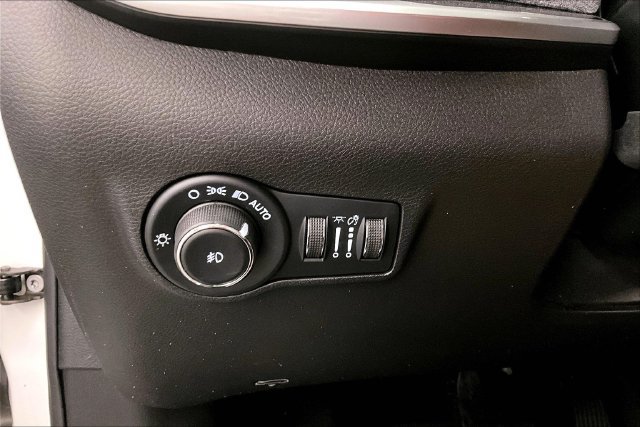 Used 2023 Jeep Compass Latitude w/ Sun and Sound Group AWD/4WD image 37