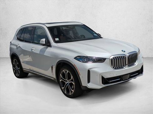Used 2024 BMW X5 xDrive40i w/ Premium Package AWD/4WD image 3
