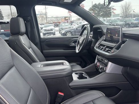 Used 2023 GMC Yukon XL SLT w/ SLT Premium Package image 14