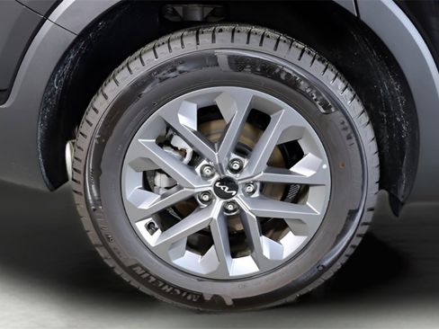 Used 2024 Kia Telluride LX image 9