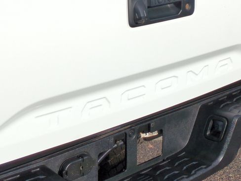 Used 2023 Toyota Tacoma TRD Off-Road image 24