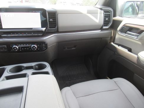 Used 2024 GMC Sierra 1500 SLT AWD/4WD image 14