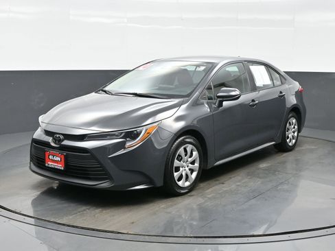 Used 2024 Toyota Corolla LE image 2