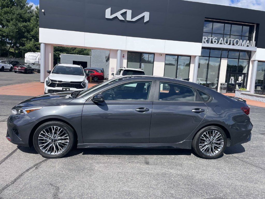 Used 2023 Kia Forte GT-Line w/ GT-Line Premium Package FWD image 2
