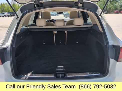 Used 2021 Mercedes-Benz GLC 300 4MATIC image 23