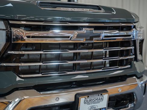 Used 2025 Chevrolet Silverado 2500 LTZ w/ LTZ Premium Package AWD/4WD image 13