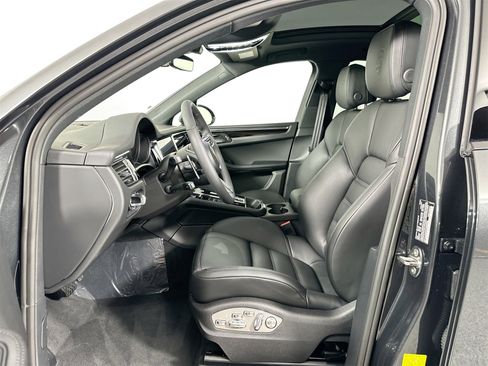 New 2026 Porsche Macan image 5