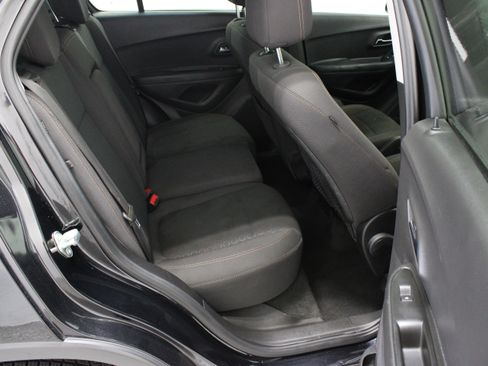 Used 2020 Chevrolet Trax LS FWD image 30