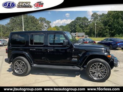 Used 2023 Jeep Wrangler Unlimited Sahara w/ Cold Weather Group AWD/4WD image 7