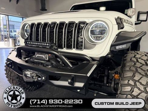 Used 2022 Jeep Wrangler Unlimited Rubicon w/ Trailer Tow Package AWD/4WD image 5