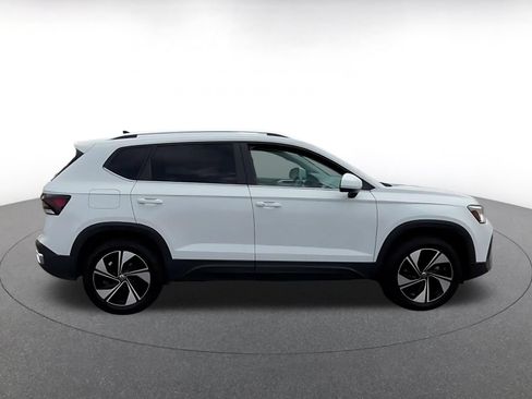 Used 2026 Volkswagen Taos SE AWD/4WD image 15