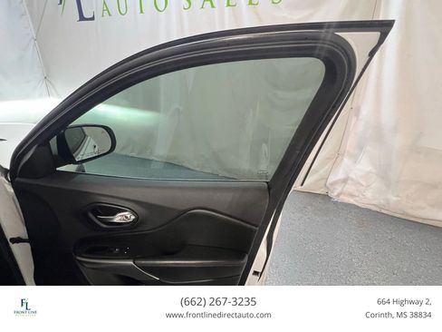 Used 2019 Jeep Cherokee Limited image 21