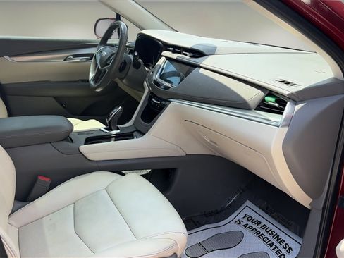 Used 2018 Cadillac XT5 Luxury w/ Driver Awareness Package FWD image 17