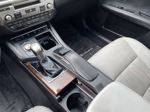 Used 2017 Lexus ES 350 w/ Luxury Package FWD image 22