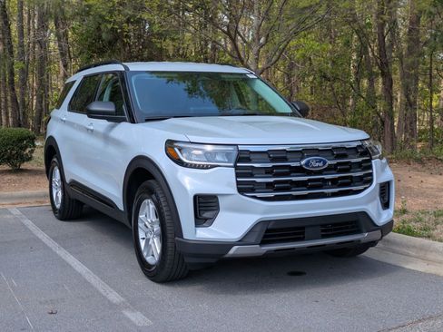 New 2026 Ford Explorer Active image 2