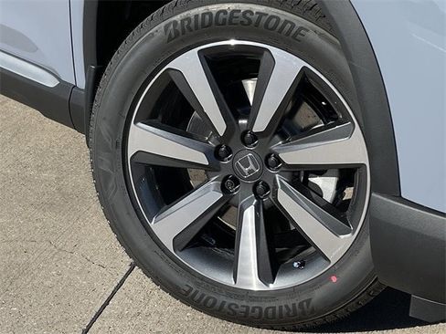 New 2025 Honda Pilot Touring image 10