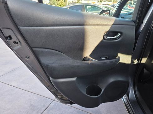 Used 2015 Nissan Leaf SV image 25
