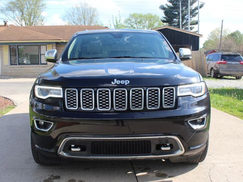 Used 2017 Jeep Grand Cherokee Overland image 3