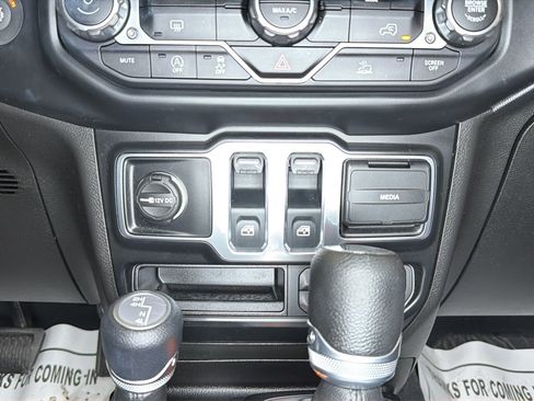 Used 2022 Jeep Wrangler Sport S image 19