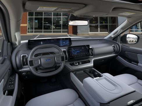 New 2026 Ford Expedition Platinum AWD/4WD image 9