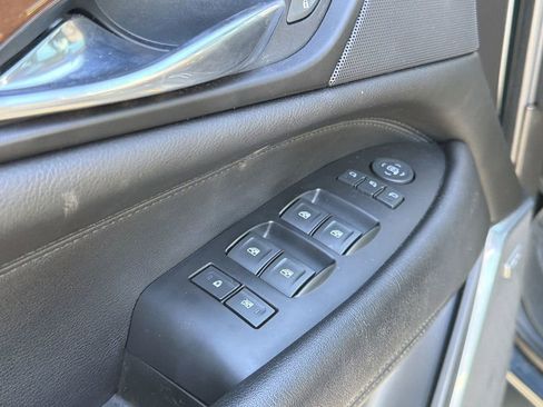 Used 2020 Cadillac Escalade Premium Luxury image 27