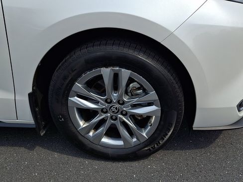 Used 2023 Toyota Sienna Limited AWD/4WD image 8