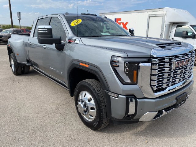 Used 2025 GMC Sierra 3500 Denali w/ Technology Package AWD/4WD image 8
